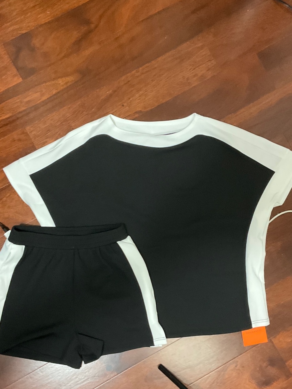 Tankaneo Black & White Relaxed Tunic short set  - Modern Boatneck Medium
